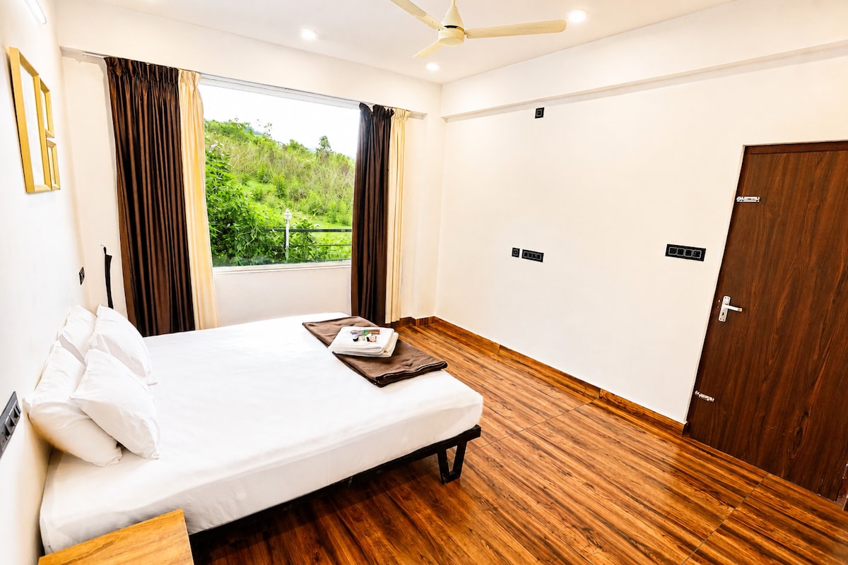 Property image 9 - Luxurious 2BR Retreat in Vagamon